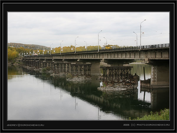 Фото А.Доронченко Новый мост через реку Томь, рядом остатки старого, переезжали же мы по льду слева от него